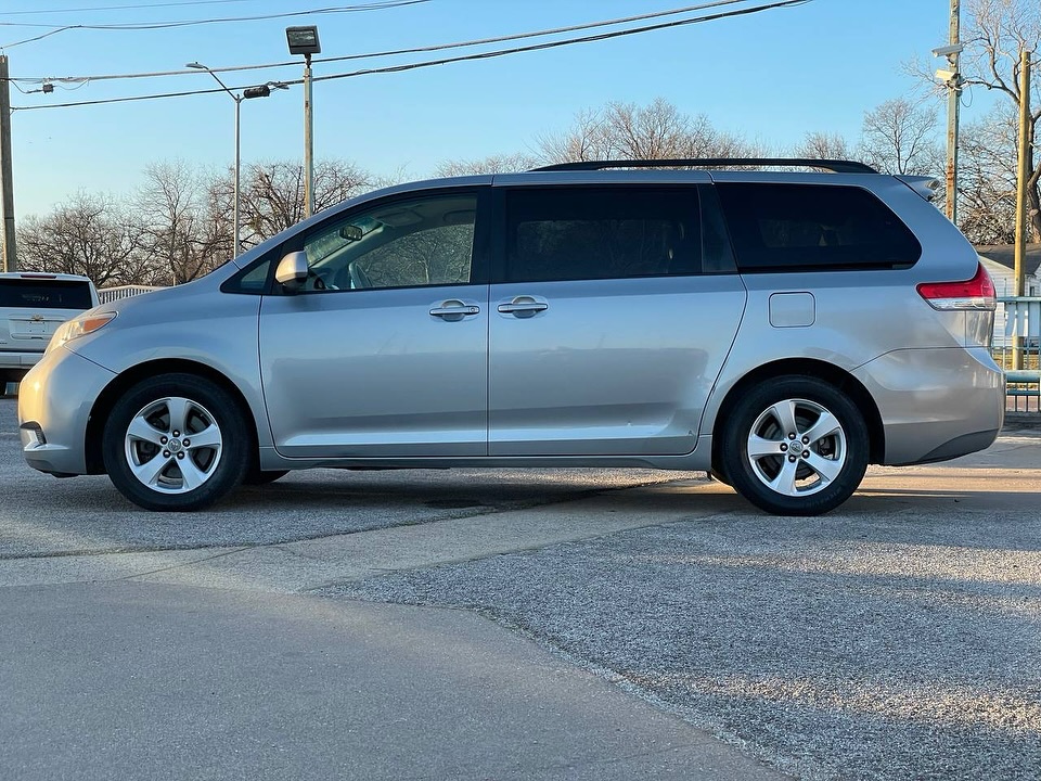 2011 Toyota Sienna LE