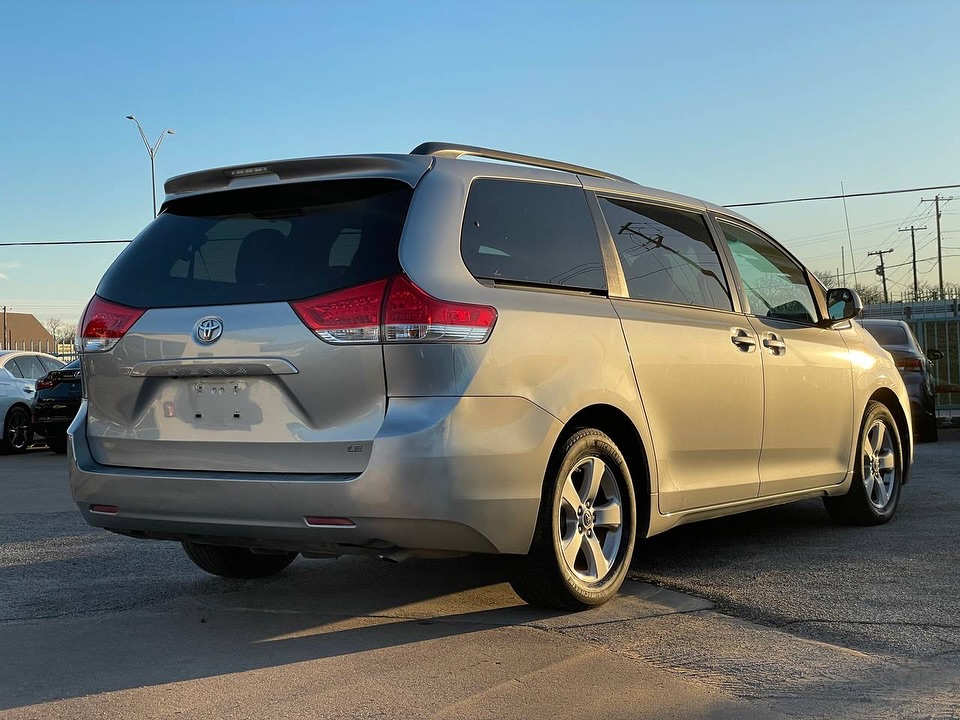 2011 Toyota Sienna LE