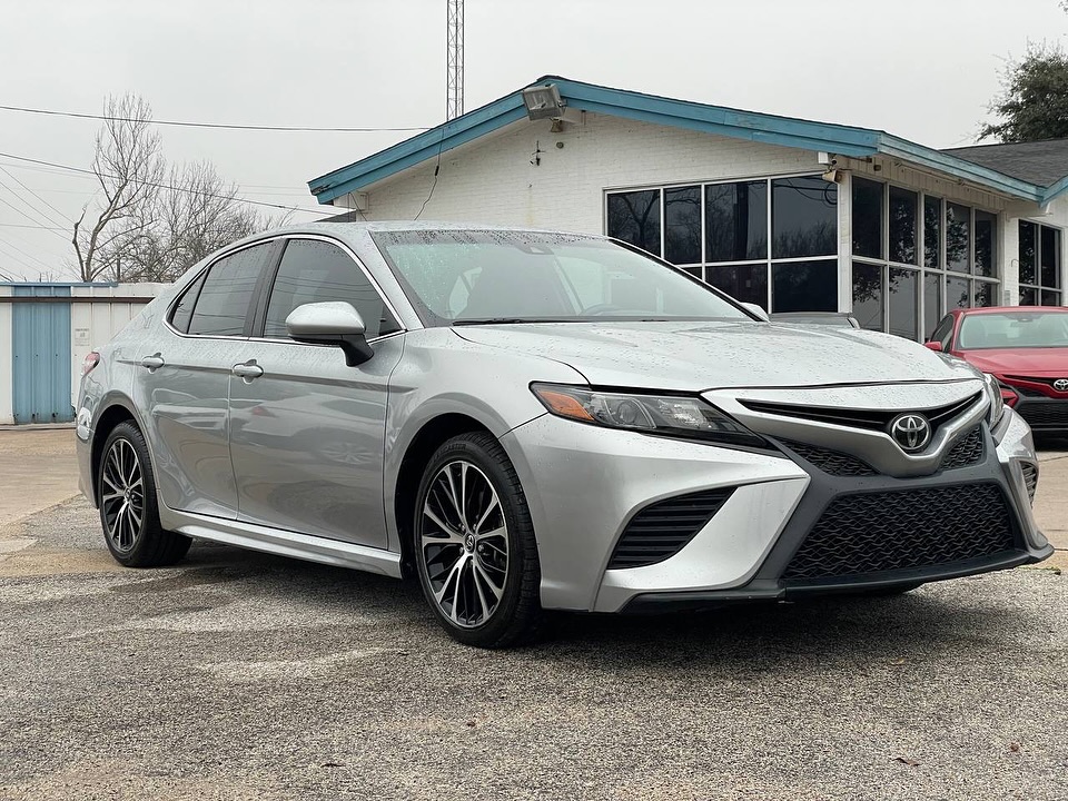 2020 Toyota Camry SE