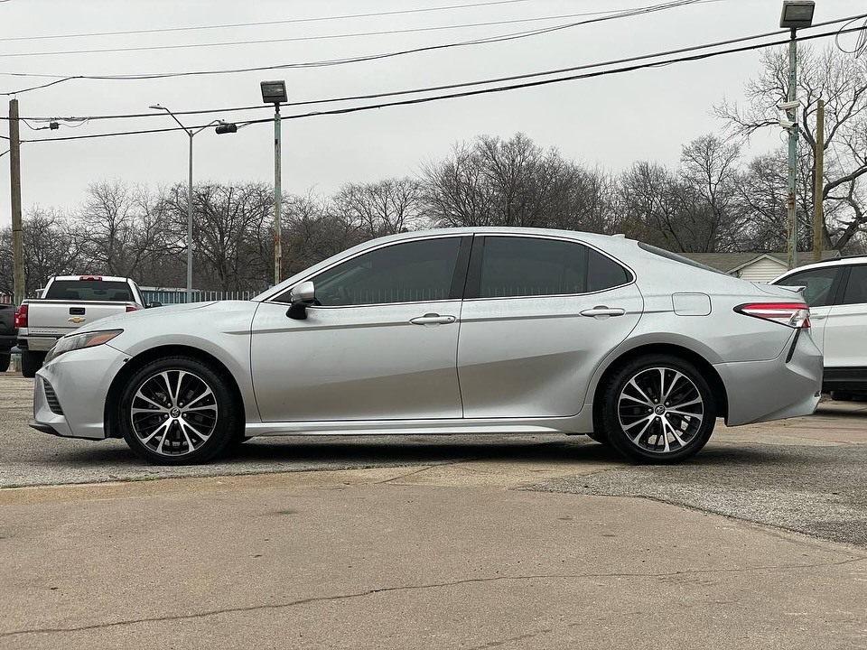 2020 Toyota Camry SE