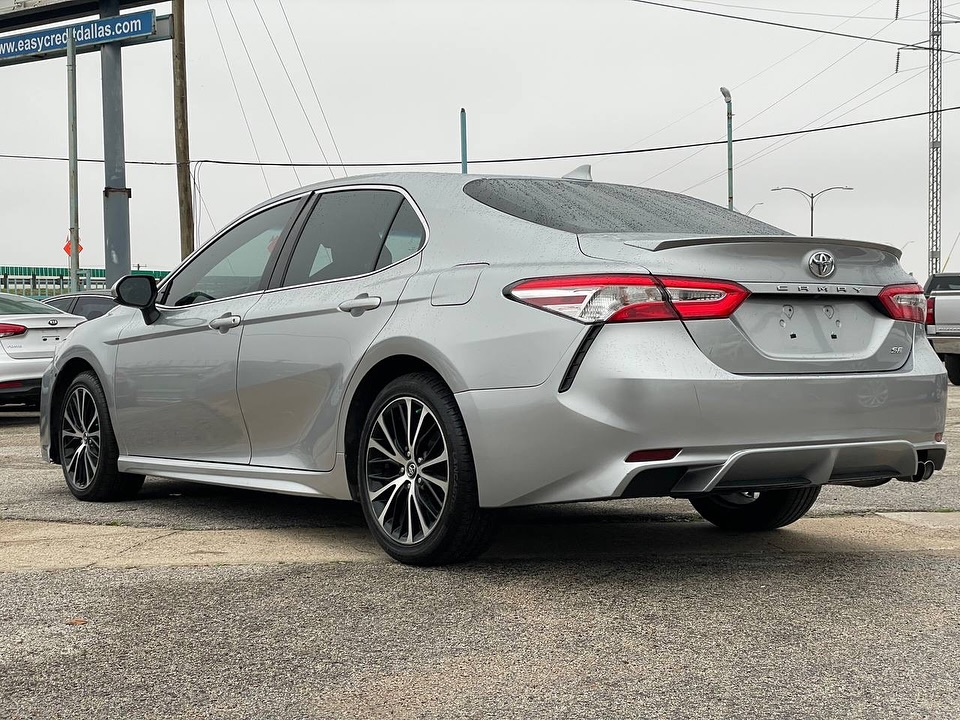 2020 Toyota Camry SE