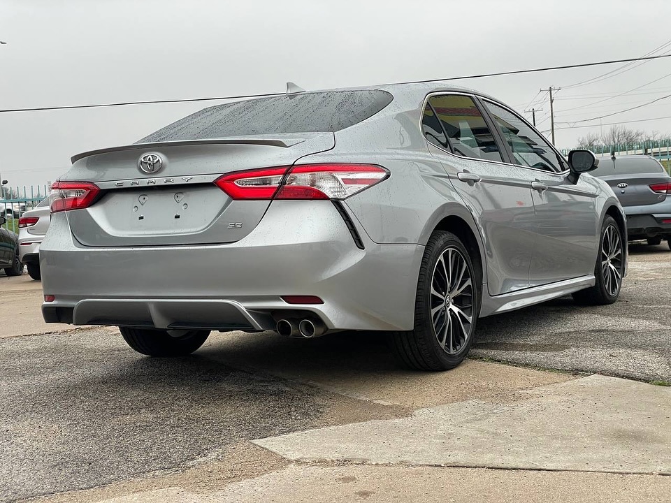 2020 Toyota Camry SE