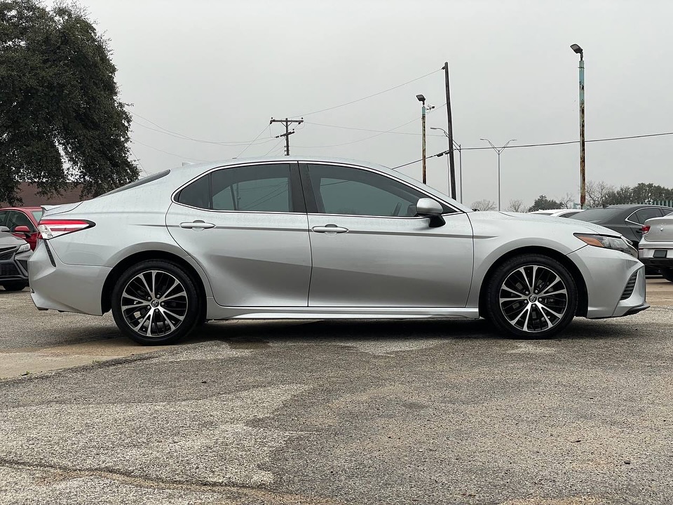 2020 Toyota Camry SE