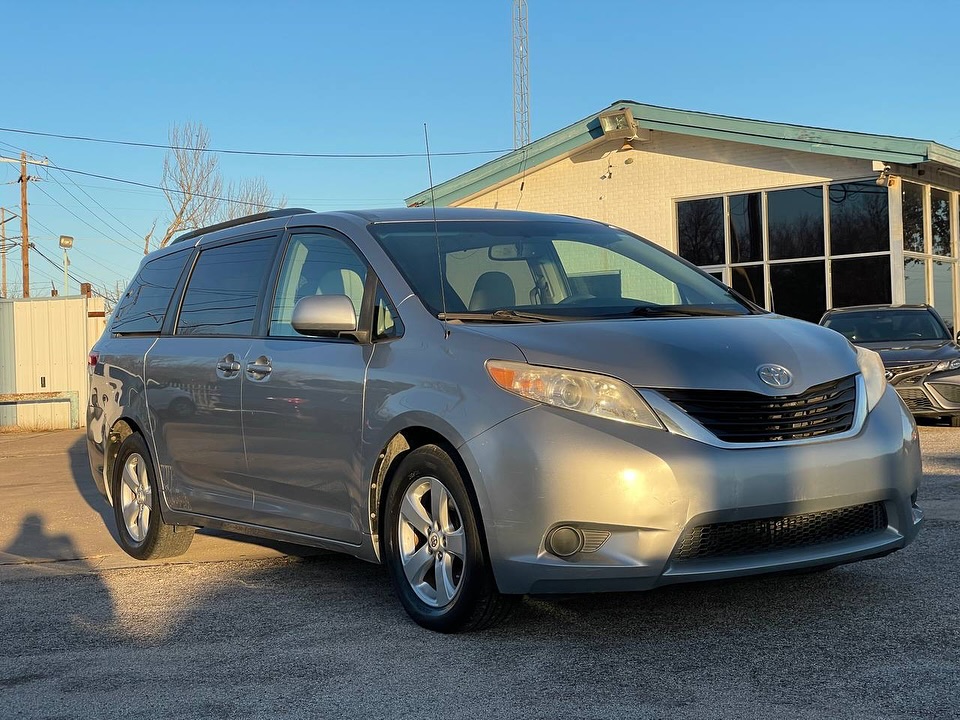 2011 Toyota Sienna LE