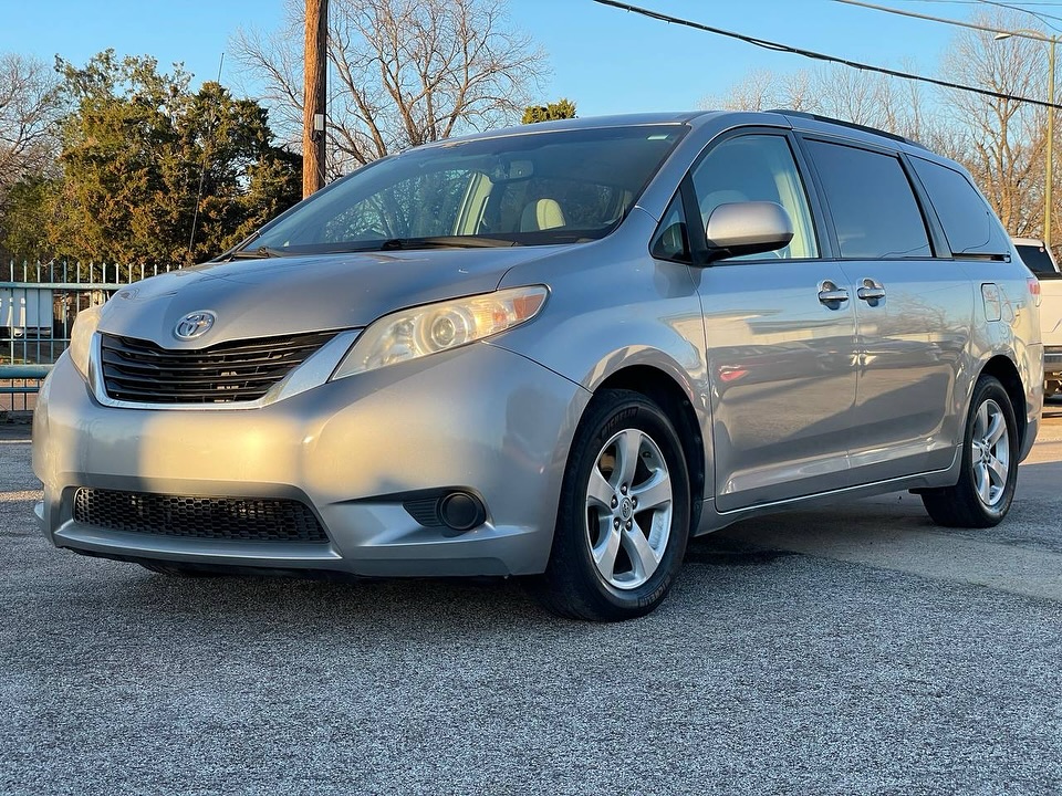 2011 Toyota Sienna LE