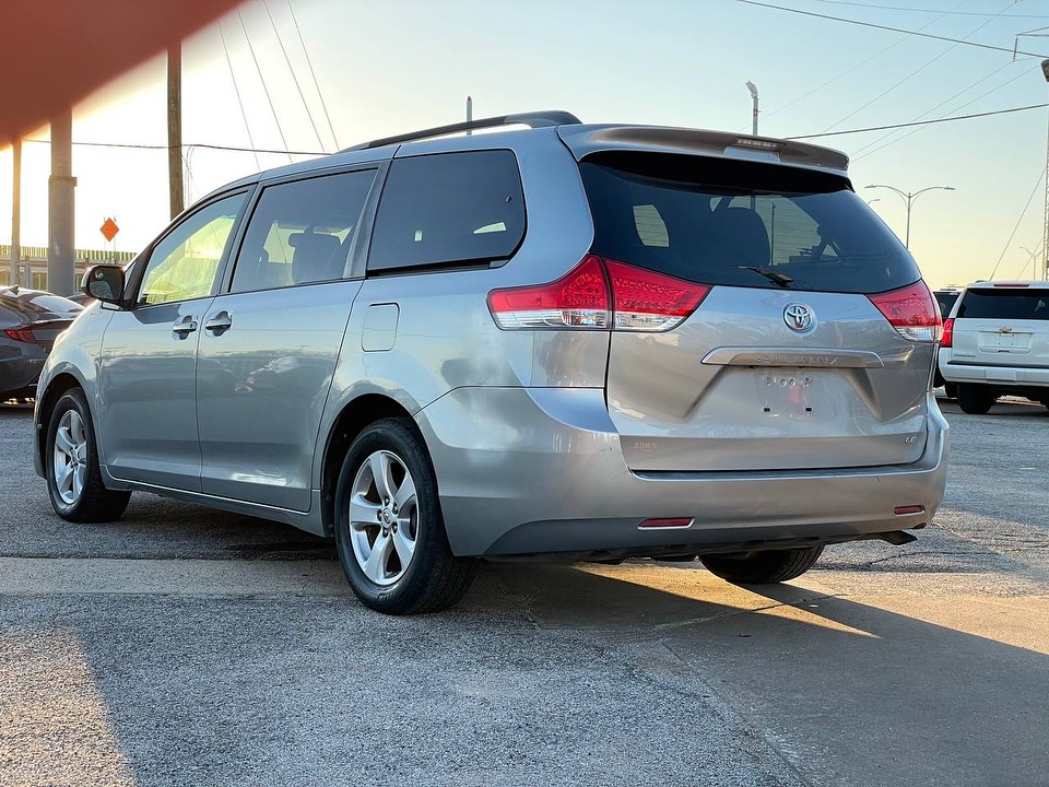 2011 Toyota Sienna LE